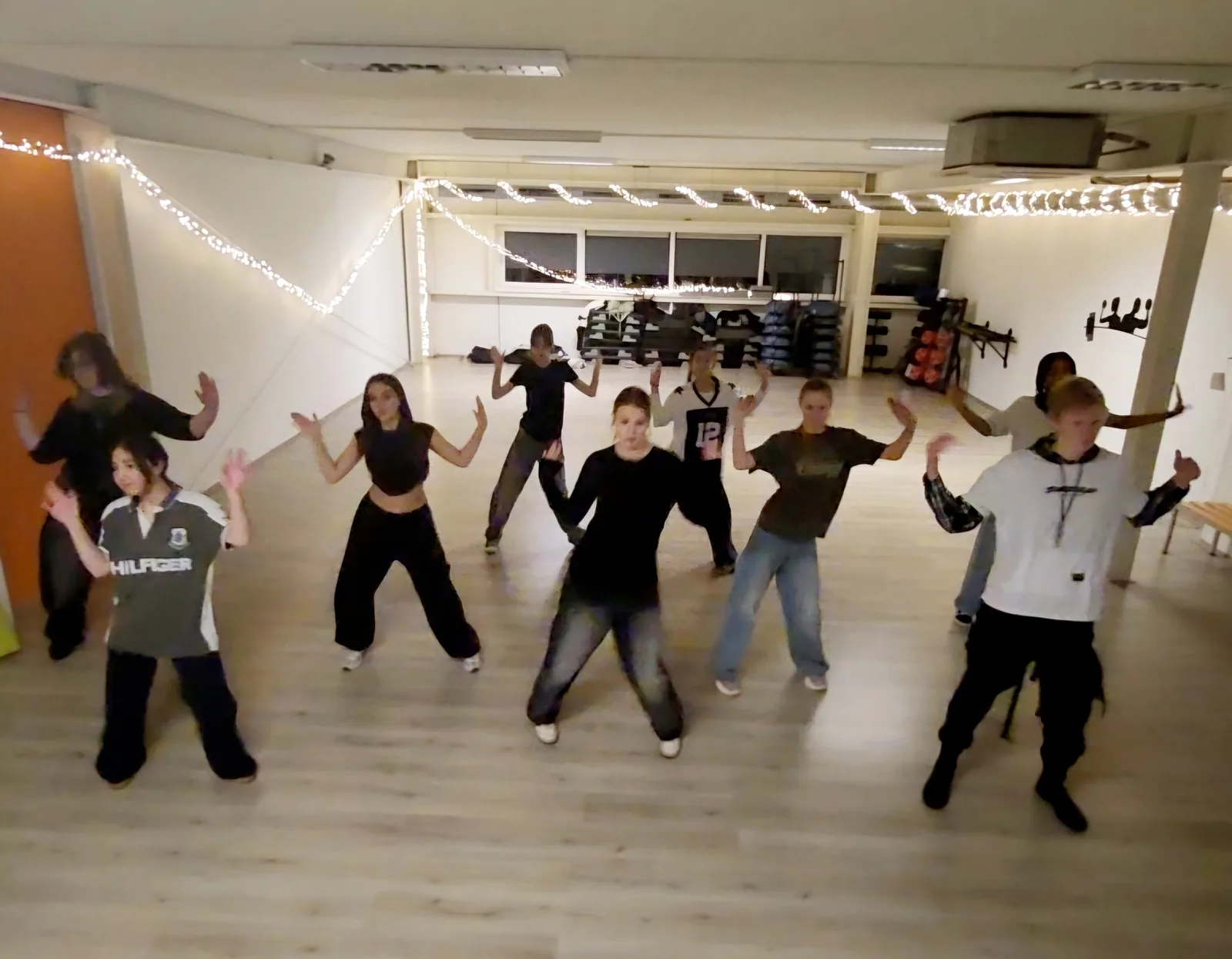 Sfeerfoto Kpop dansles bij Kpoppers Academy