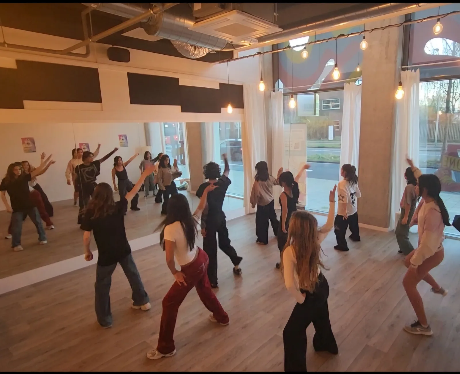 Sfeerfoto Kpop dansles bij Kpoppers Academy