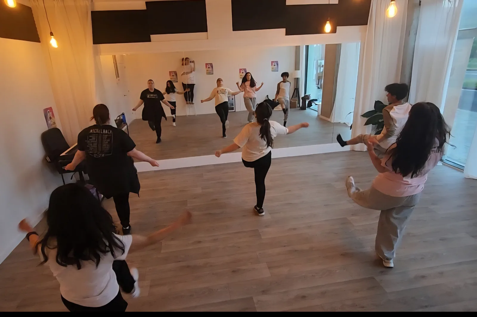 Sfeerfoto Kpop dansles bij Kpoppers Academy