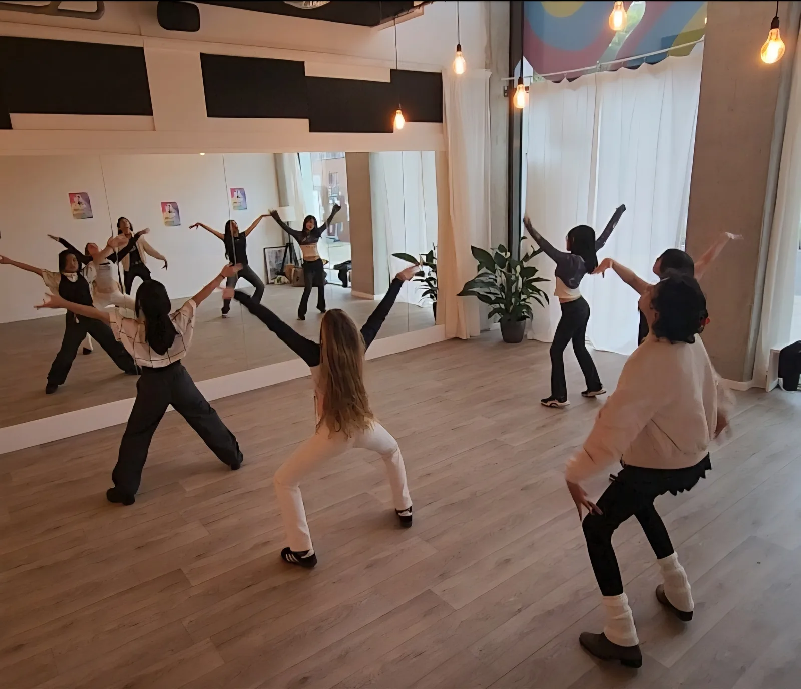 Sfeerfoto Kpop dansles bij Kpoppers Academy