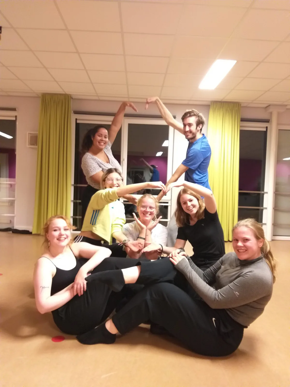 Kpop dansgroep van vrijdag in Leiden bij Kpoppersacademy