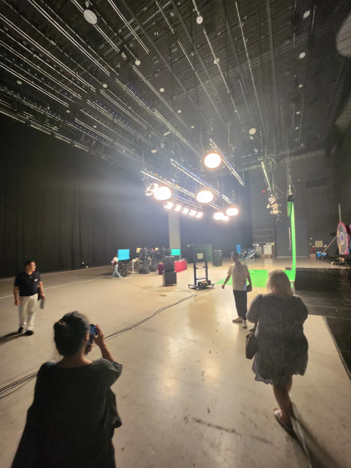 Sfeerfoto backstage bij MBC studio's