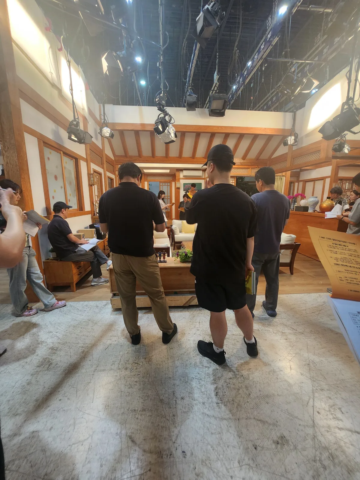 Sfeerfoto backstage bij MBC studio's